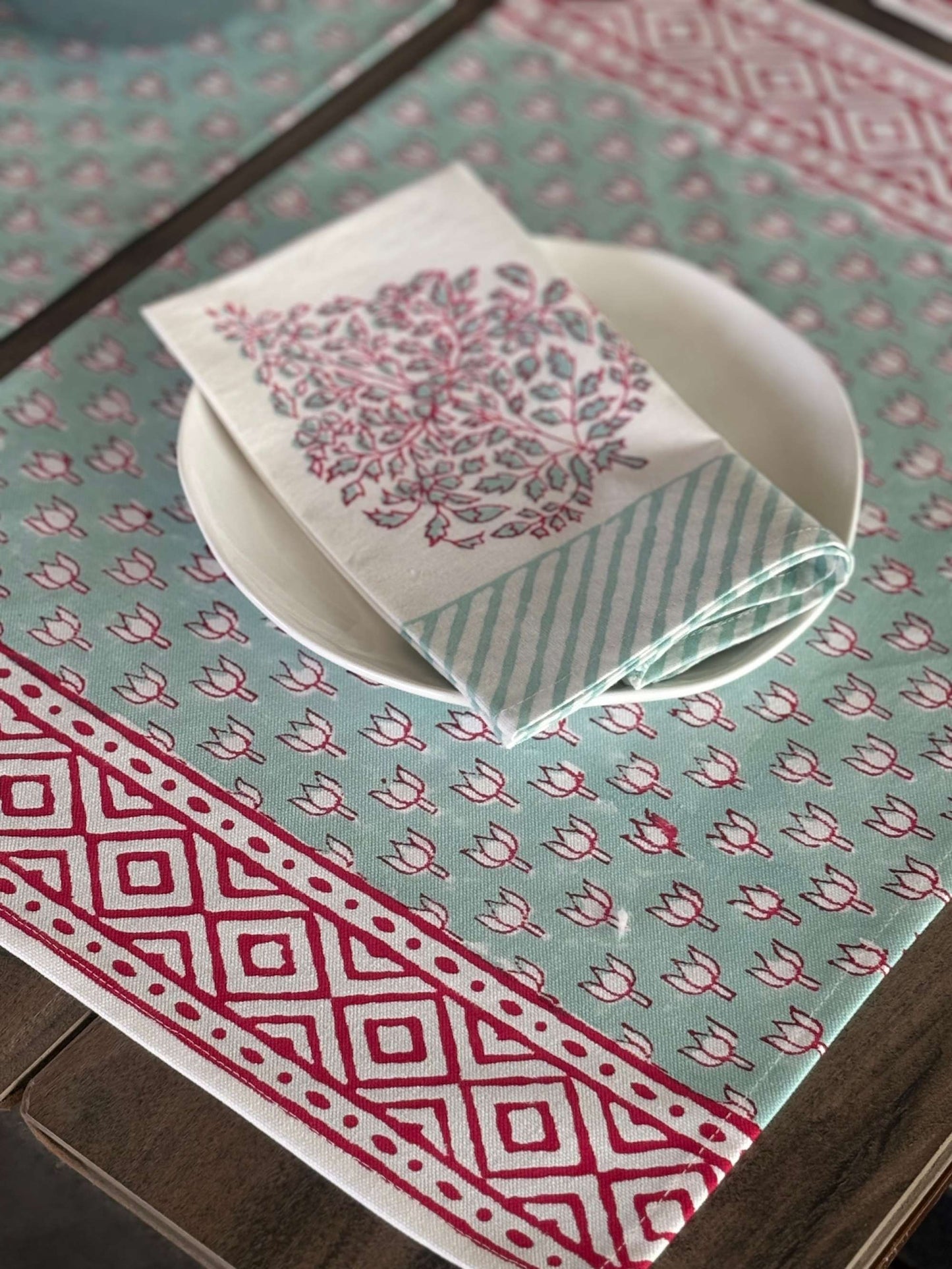 Lotus table linen set