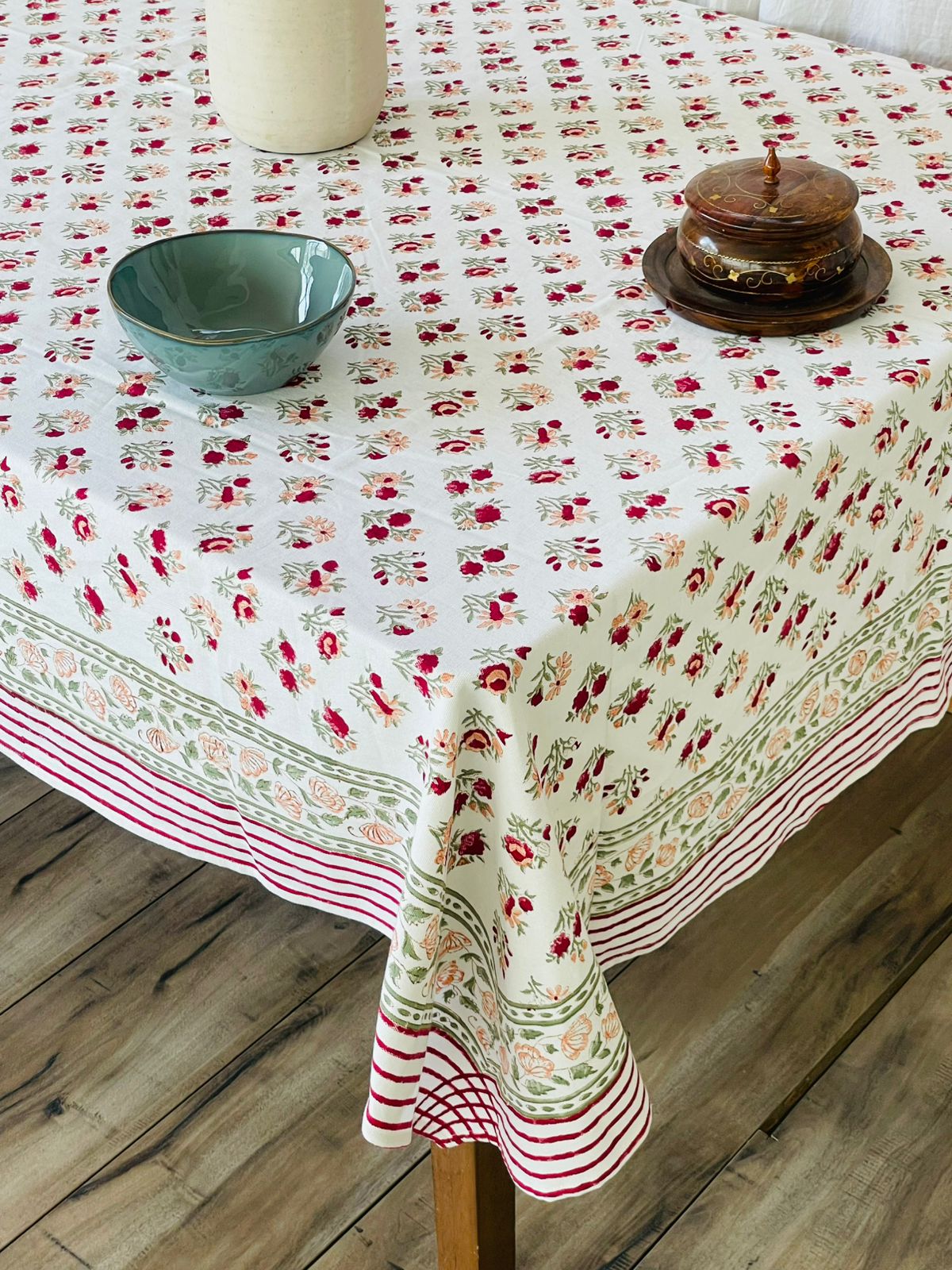 Laal Gulab Kenari Cotton Tablecloth