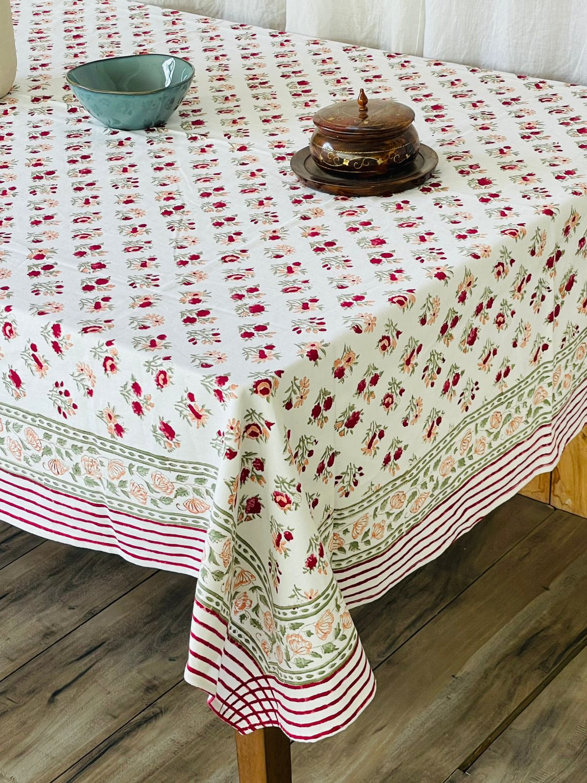 Laal Gulab Kenari Cotton Tablecloth