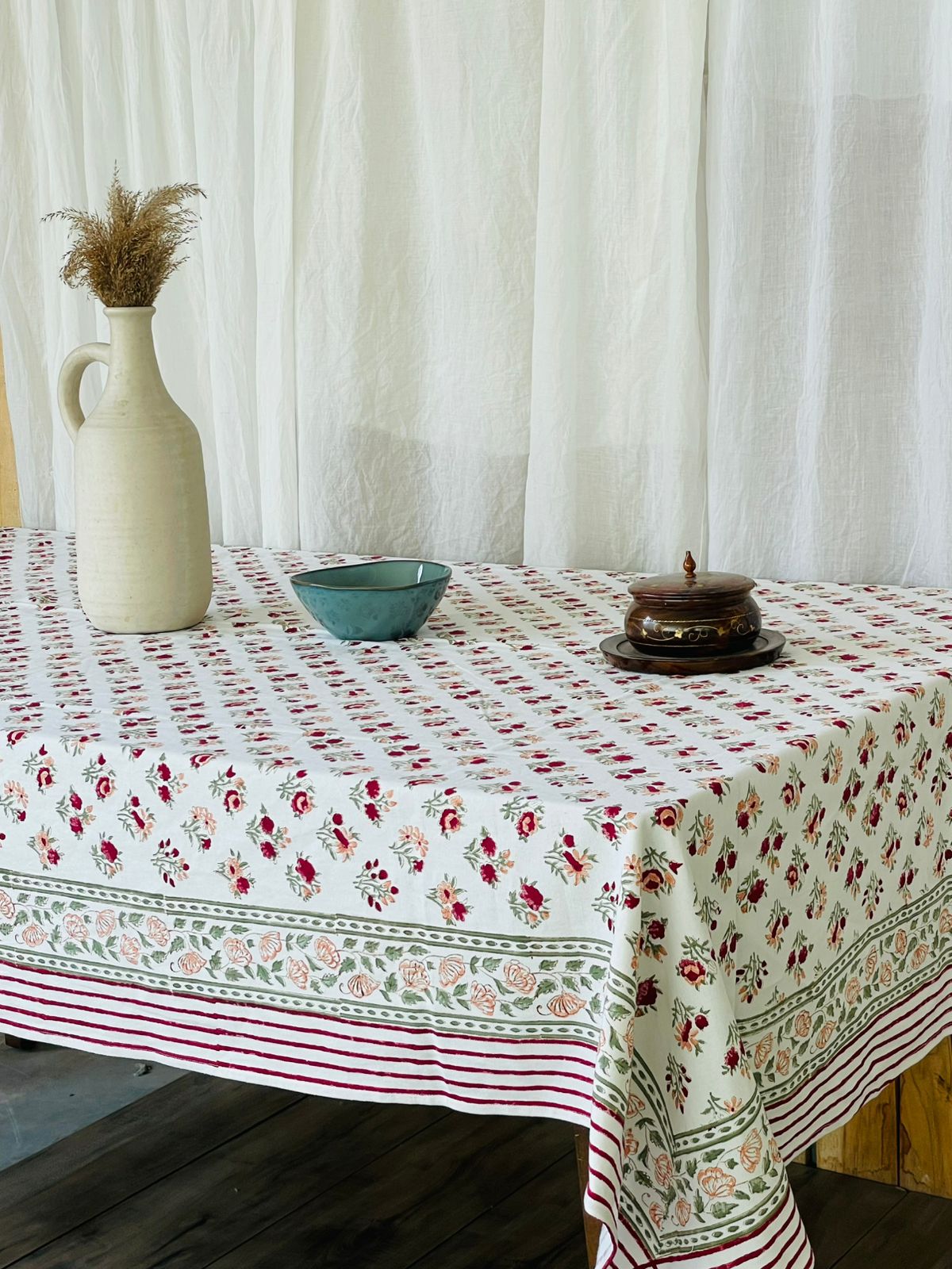 Laal Gulab Kenari Cotton Tablecloth