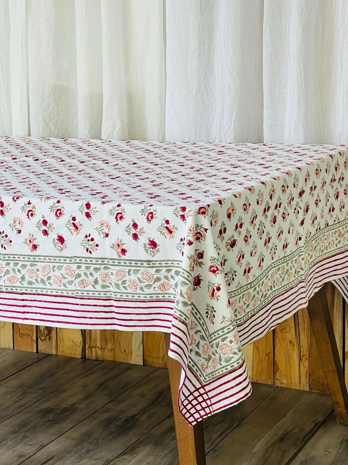 Laal Gulab Kenari Cotton Tablecloth