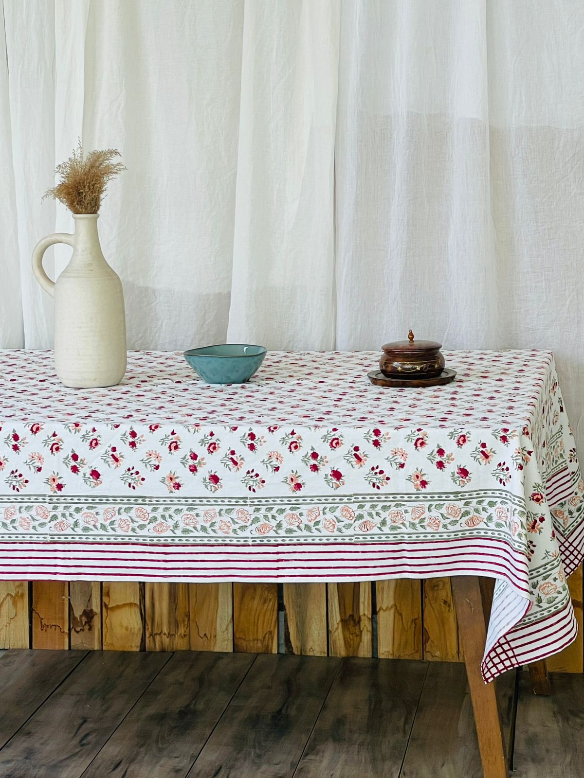 Laal Gulab Kenari Cotton Tablecloth