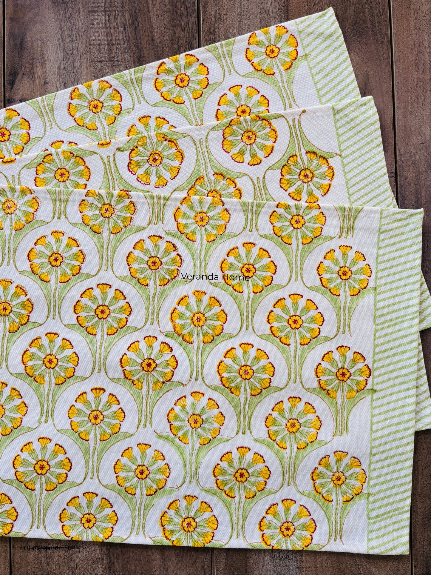 Retro Floral Placemat & Napkin Set